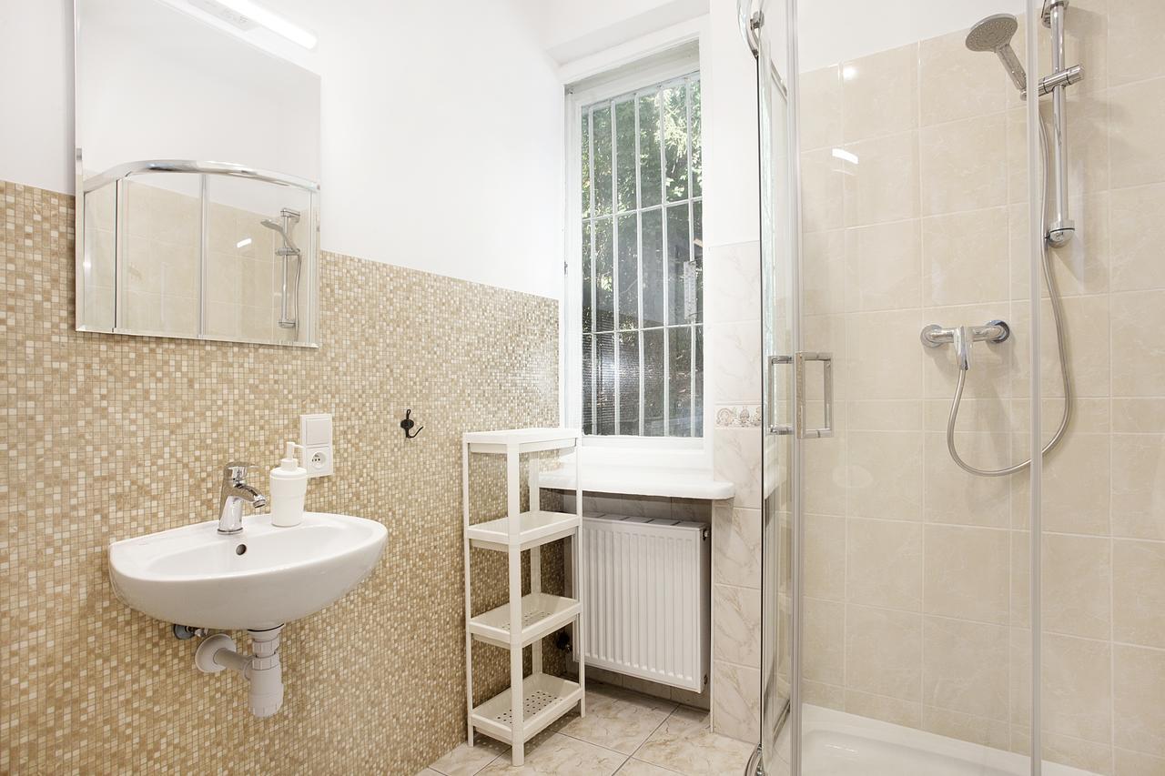 Opera Hostel *